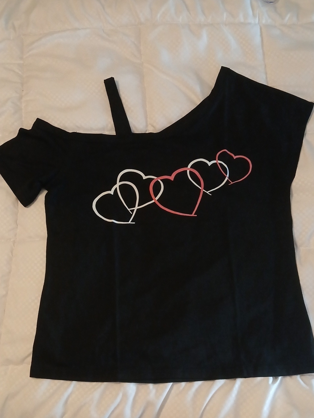 Black One-Shoulder Heart Graphic Tee